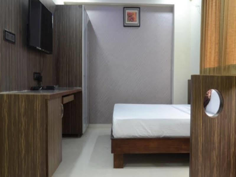 Fabhotel Kohinoor Plaza Ahmadabad Zewnętrze zdjęcie